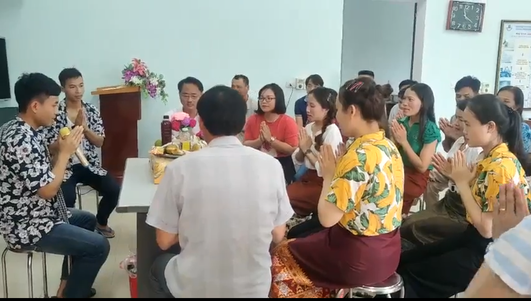 Lưu học sinh Lào đón Tết cổ truyền Bunpymai tại Trung tâm giống thủy sản Nghệ An