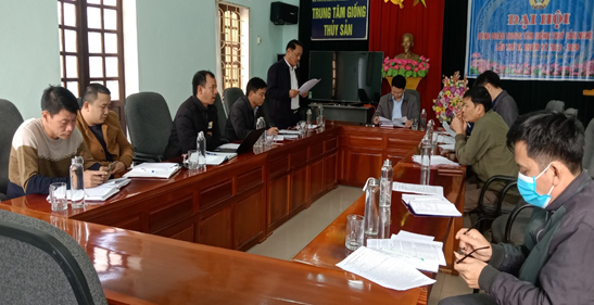 Đồng chí Trần Xuân Học – Phó Giám đốc Sở Nông nghiệp và PTNT làm việc với Trung tâm giống thủy sản